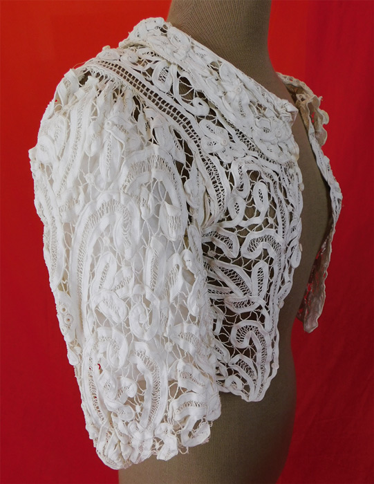 Victorian White Battenburg Tape Lace Short Crop Bodice Blouse Bolero Jacket
The top measures 17 inches long, with a 36 inch bust, 30 inch waist, 17 inch long sleeves and a 15 inch back. 
