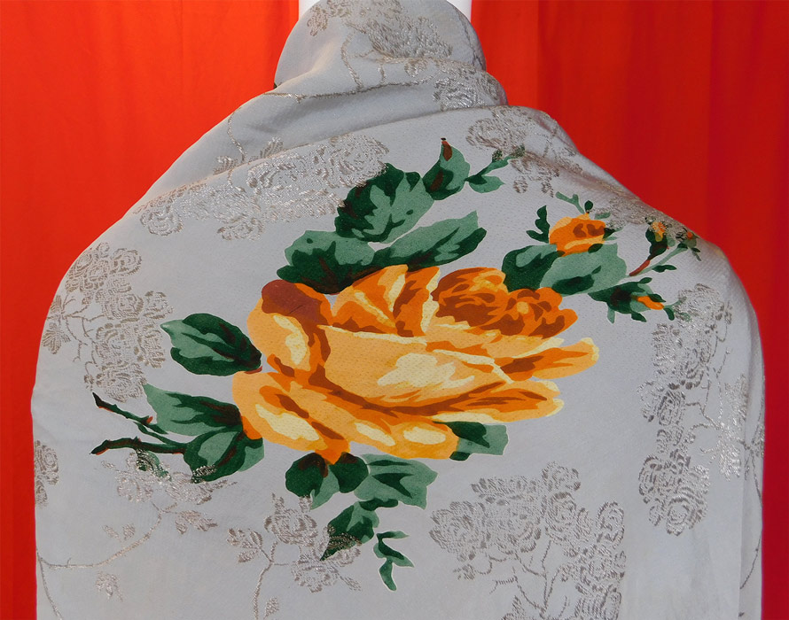 Vintage Art Deco Blue Silk Silver Lame Yellow Roses Ombre Fringe Flapper Piano Shawl
This is truly an exquisite piece of Art Deco wearable art!