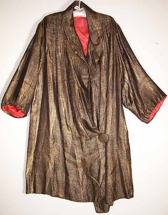 Art Deco Geometric Gold Lam&eacute; Opera Coat Close up.
