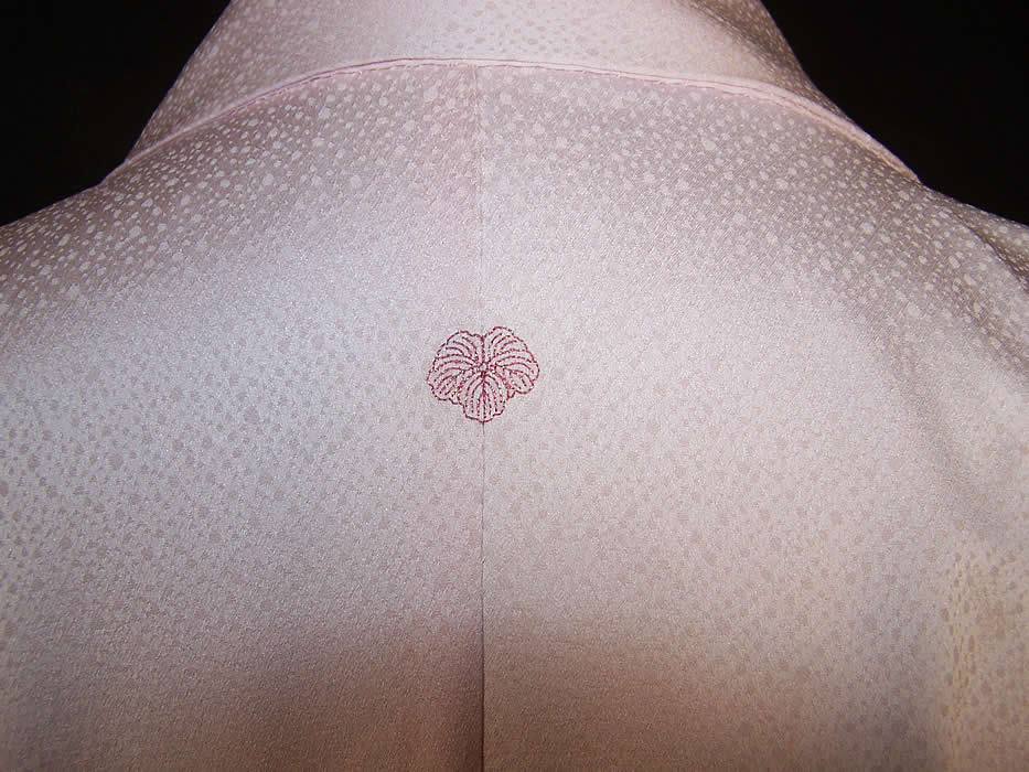 Japanese Geisha Pink Daisy Mon Silk Screen Kimono back view.