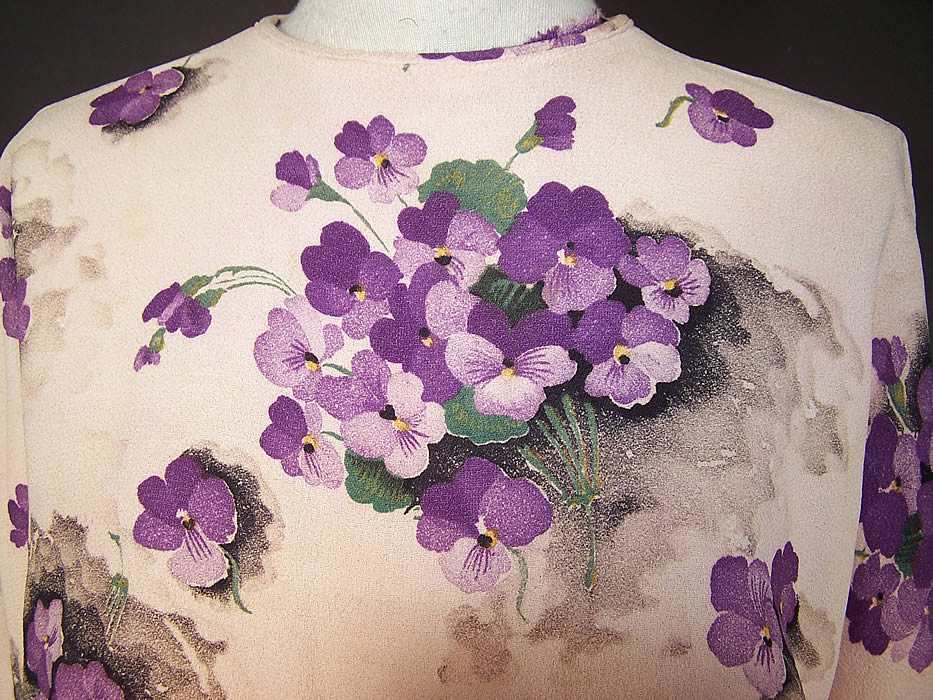 Vintage Purple Violet Flower Posy Print Rayon Crepe Belted Dress close up of the back