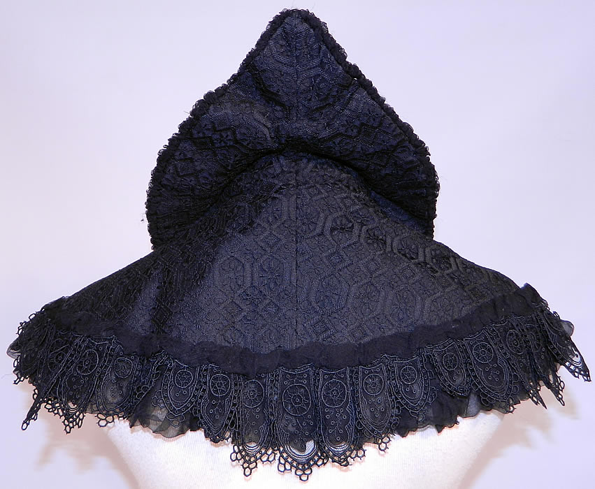 Victorian Antique Black Silk Lace Dolman Mantle Cape Capelet Collar. It is in good condition. This truly a wonderful piece of wearable Victoriana mourning art! 