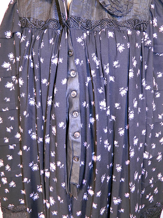 Victorian Black Wool Purple Lilac Floral Print Wrapper Morning Robe Dress Gown. This antique Victorian era black wool purple lilac floral print wrapper morning robe dress gown dates from 1890. 