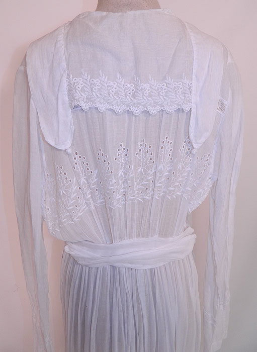 Edwardian Eyelet Embroidered White Cotton Batiste  Lace Graduation Wedding Dress. It is in excellent condition. This is truly a wonderful piece of antique textile lace art which could be worn as a wedding gown or graduation dress. 