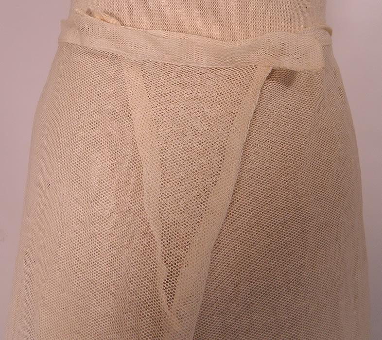 Vintage White Lace Crinoline Net Bell Shape Bridal Wedding Petticoat Hoop Skirt. The petticoat measures 35 inches long, with a 30 inch waist and is 88 inches in circumference at the bottom. It is in good condition. This is a wonderful piece of  wearable art. 