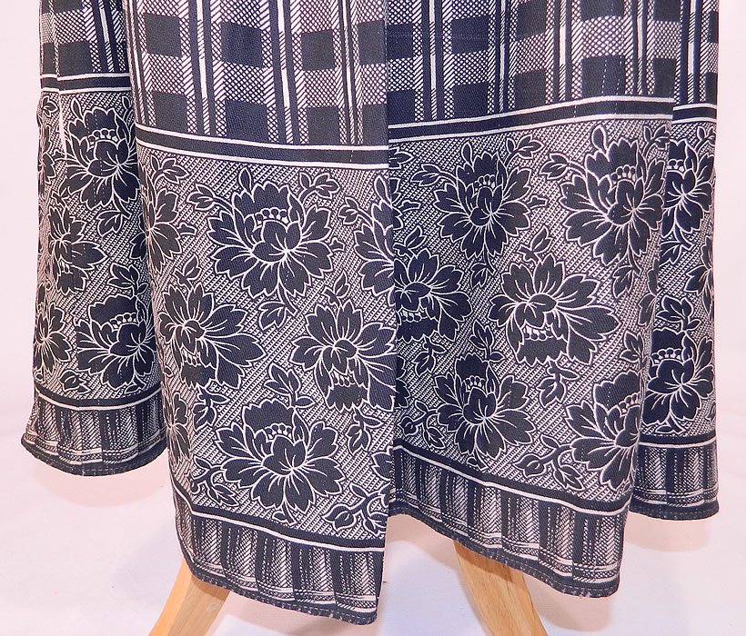 Victorian Black & White Flannel Cotton Calico Floral Plaid Print Petticoat Skirt
It is in good condition, with only a replaced drawstring inside the waistband. This is truly a wonderful piece of antique Victoriana wearable art!