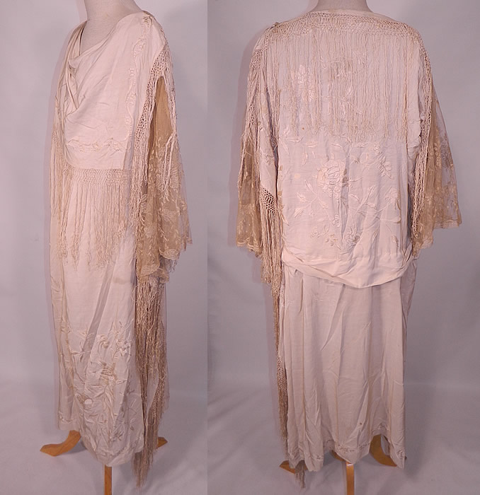Vintage Cream Silk Embroidered Piano Shawl Fringe Lace Trim Flapper Wedding Dress
This beautiful bridal wedding gown flapper dress is loose fitting, has a draping shawl style collar capelet, flared wide batwing sleeves, lined inside the top with hook closures and outer shoulder snap closures.