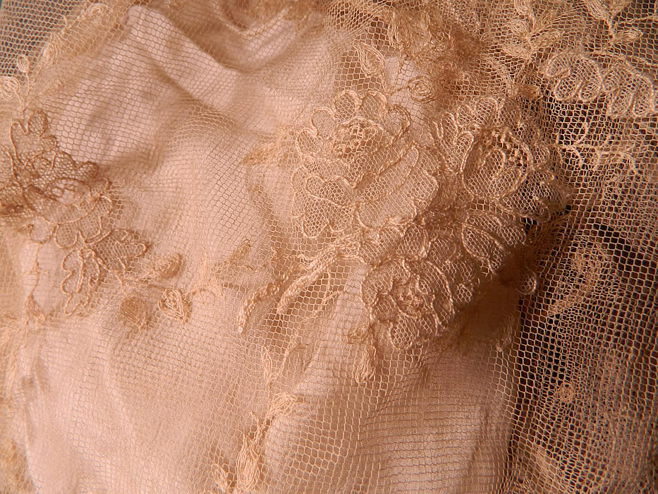 Vintage Cream Silk Embroidered Piano Shawl Fringe Lace Trim Flapper Wedding Dress
This is truly a wonderful piece of wearable antique textile art! 