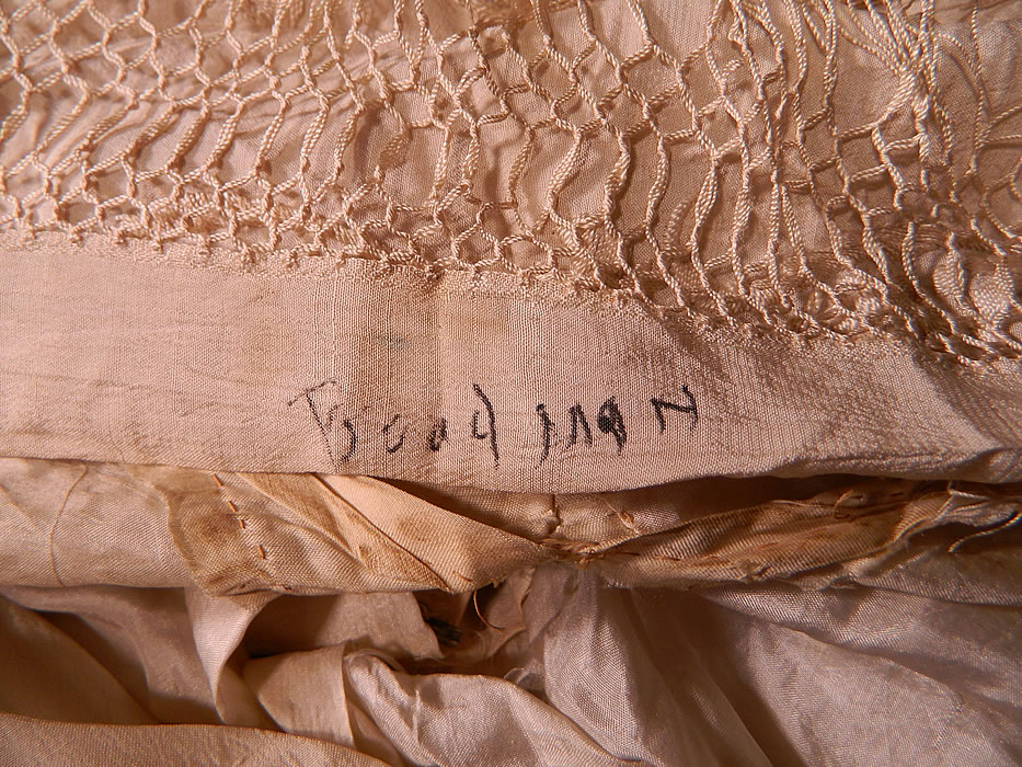 Vintage Cream Silk Embroidered Piano Shawl Fringe Lace Trim Flapper Wedding Dress
It is in good condition, but has not been cleaned, with small faint stains on the top and a name written inside the back neck in black ink (see close-up). 