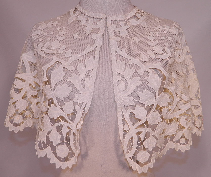 Victorian Antique Applique Cream Net Battenburg Tape Lace Pelerine Shawl Collar Cape
This antique Victorian era cream appliqué net battenburg tape lace pelerine shawl collar cape dates from 1900.