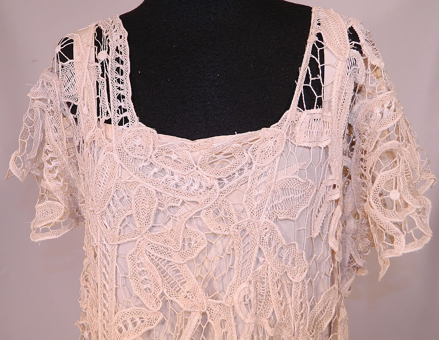 Vintage Cream Battenburg Needle Lace Wedding Gown Dress & Silk Slip
This lovely lace loose fitting shift style bridal wedding gown dress is a long floor length, with short cap flared bell shape sleeves, low rounded scoop necklines and is sheer unlined. 