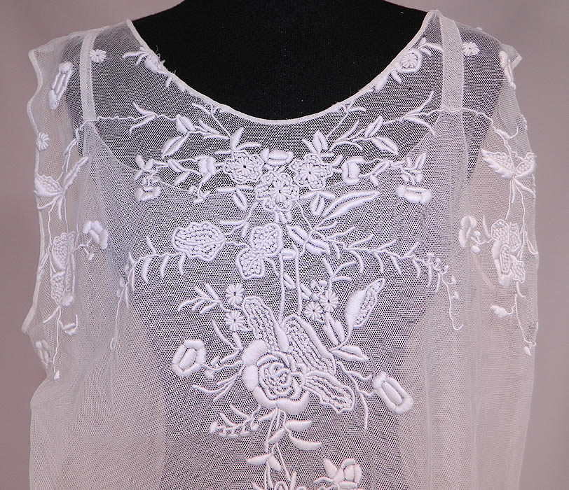 Vintage White Tulle Net Embroidered French Knot Lace Drop Waist Dress
It is made of a white sheer tulle net lace fabric with raised padded satin stitch, French knot embroidery whitework done in a beautiful lush floral vine leaf pattern.