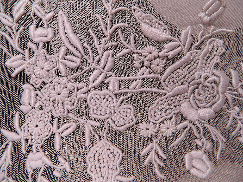 Vintage White Tulle Net Embroidered French Knot Lace Drop Waist Dress
This lovely lace dress is loose fitting, with a drop waist, sleeveless and is sheer, lined only in net with a camisole top sewn inside.