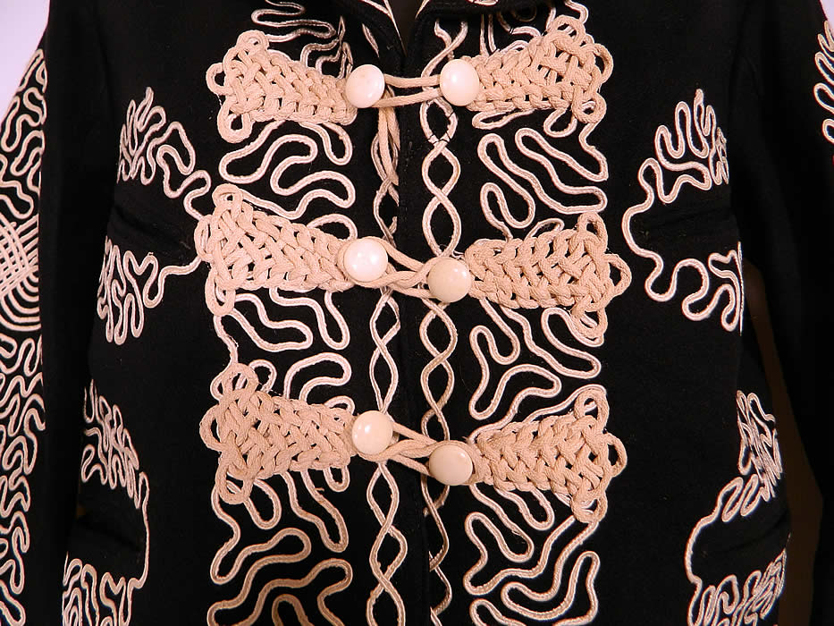Vintage Mariachi Charro Costume Suit Soutache Black White Wool Jacket Pants
This magnificent Mexican mariachi charro costume includes a bolero cropped jacket, with a rounded fold over collar, long full sleeves, four front pockets, white button toggle loop closures and is fully lined with cotton striped ticking inside the sleeves.