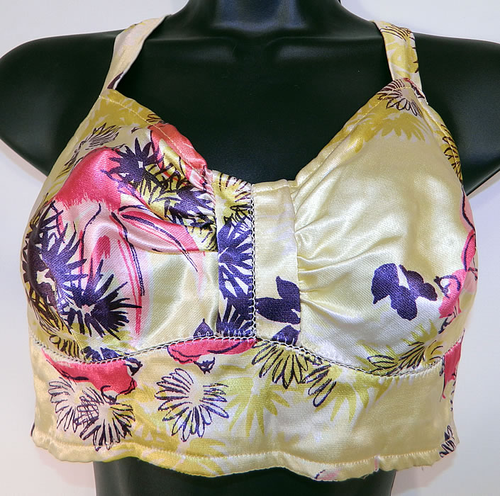 Vintage Gantner Goldfish Print Pinup Girl 2 Piece Swimsuit Bikini Bra Skirt Front Trunks
It is made of a pale yellow acetate jersey lastex fabric, with a pink goldfish print design.