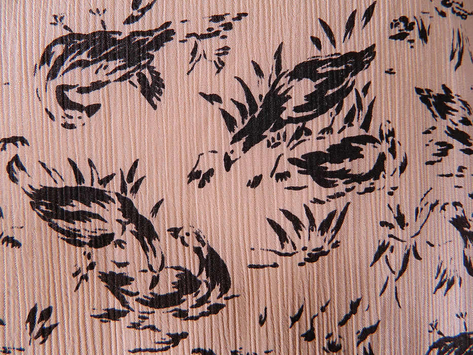 Vintage Black & White Goose Duck Novelty Print Silk Sleeveless Drop Waist Dress
The dress measures 43 inches long, with 38 inch hips, a 40 inch waist and 42 inch bust. It is in excellent condition. This is truly a wonderful piece of wearable art! 