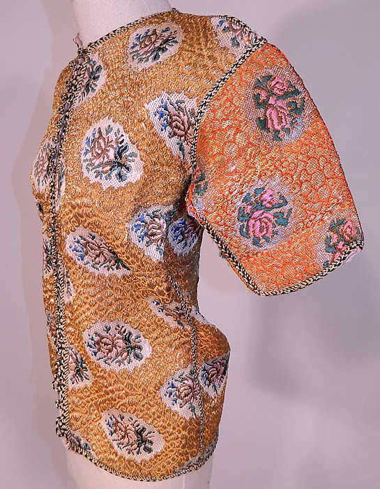 Antique Bukhara Uzbekistan Gold Lam&eacute; Lame Brocaded Childs Chapan Coat
It could also be worn as a womens small size short jacket top.