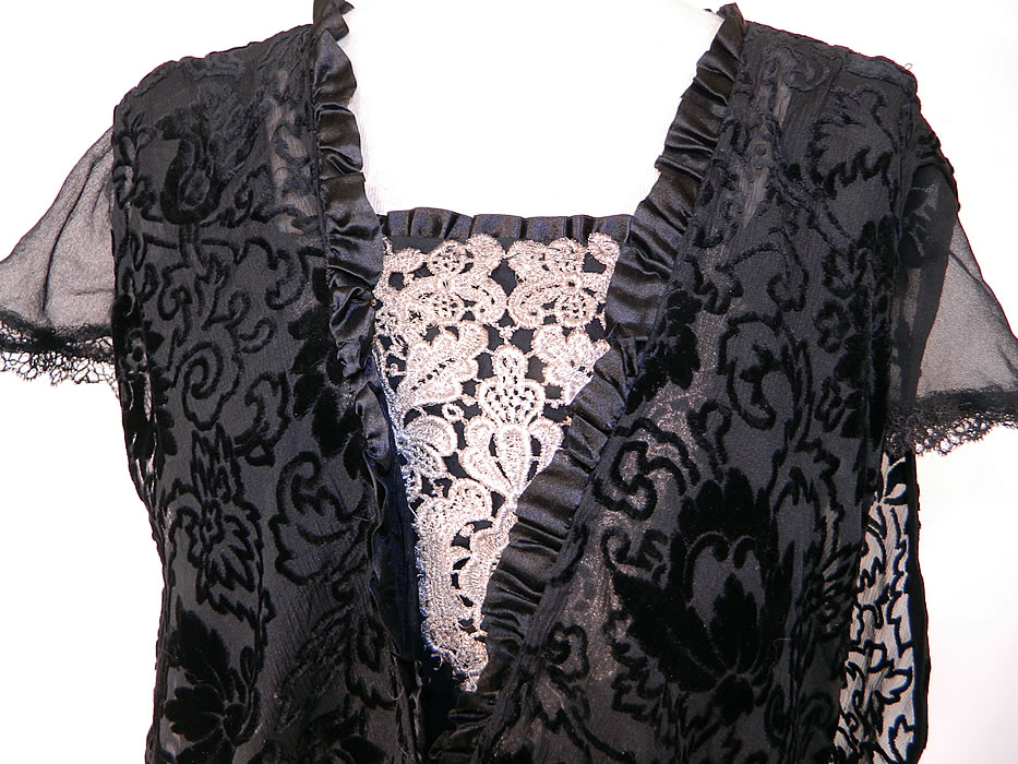 Vintage Silver Lace Black Burnout Voided Velvet Silk Drop Waist Flapper Dress
This fabulous flapper dress is loose fitting with a drop waist, layered, draped style, lace trimmed sheer short cap sleeves, gathering along the waist, hip with side drape sash and is fully lined. 
