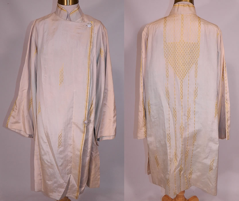 Vintage L.M. Rosen Gowns NY Label Art Deco Gold Lame Blue Silk Evening Coat Lamé
This vintage L.M. Rosen Gowns NY label Art Deco gold lamé blue silk evening coat dates from the 1920s. It is made of an iridescent pale blue, cream color raw silk fabric, with an Art Deco abstract ethnic inspired gold metallic lamé woven pattern design.