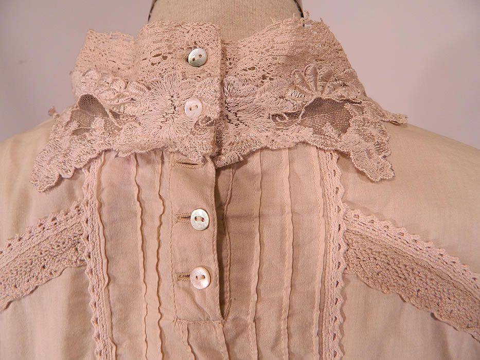 Vintage Whistles London Cream Lace Cotton Embroidered Applique Trim Blouse Shirt
The top measures 22 inches long, with a 30 inch waist, 36 inch bust and 21 inch long sleeves. It is in excellent condition. This is truly a wonderful piece of lace wearable art!