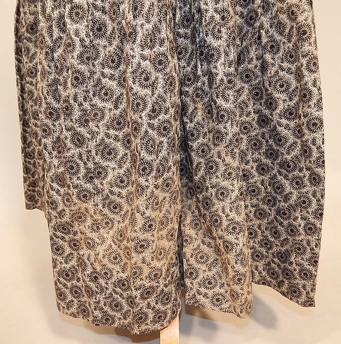 Victorian Black & White Cotton Calico Print Belted Morning Wrapper Workwear Day Dress
The dress measures 58 inches long, with 40 inch hips, a 40 inch waist, 40 inch bust and 24 inch long sleeves.