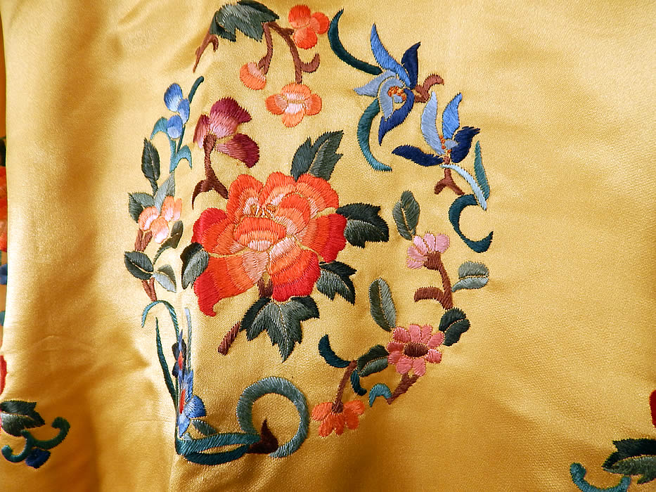 Vintage Bai hua Chinese Yellow Silk Rayon Embroidered Peony Flower Robe Coat
The robe measures 27 inches long, with a 46 inch waist and 40 inch bust. It is in excellent condition. This is truly a wonderful piece of wearable antique Chinese art!