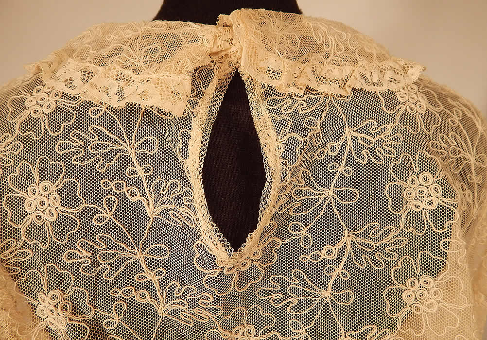Vintage Ecru Cream Soutache Tambour Embroidery Tulle Net Lace Blouse Top
It is in excellent condition. This is truly a wonderful piece of wearable lace art!