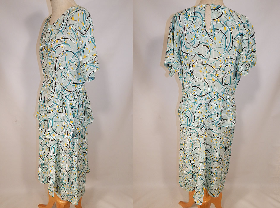 Vintage Teal Blue Floral Swirls Abstract Novelty Print Rayon Peplum Skirt Dress
This beautiful blue novelty print dress has a peplum skirted waist layered skirt, short sleeves, a key hole opening back and side zipper closure. 
