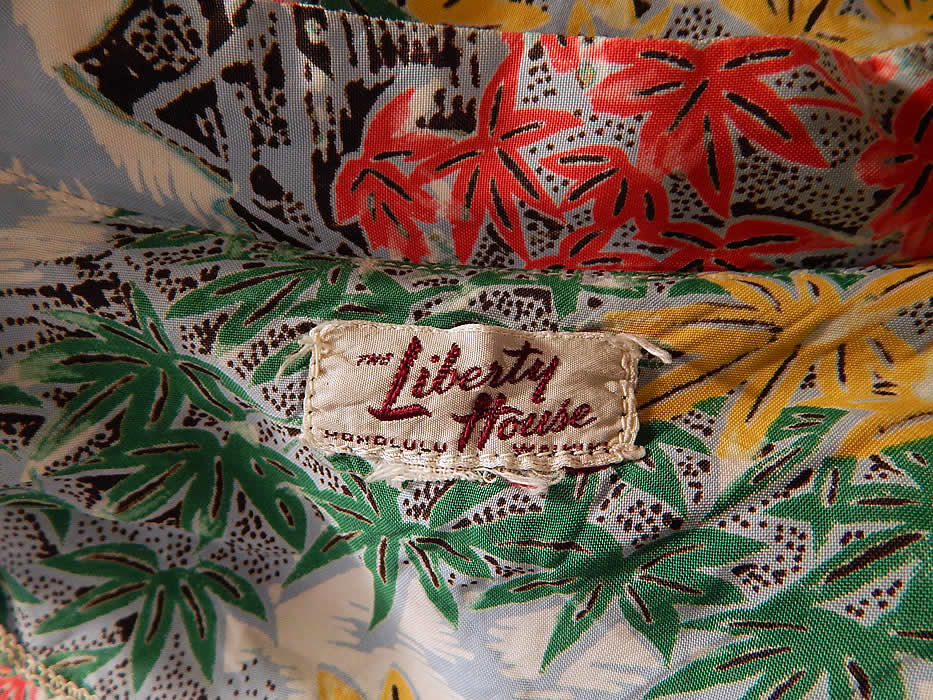 Vintage Liberty House Hawaiian Maple Leaf Print Rayon Pake Muu Muu Dress
There is "The Liberty House Honolulu Waikiki" label sewn inside. 