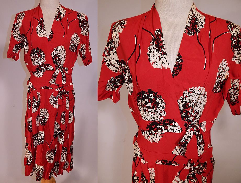 Vintage NY Creation Red Black & White Clover Flower Novelty Print Rayon Dress
This vintage NY Creation red, black and white clover flower novelty print rayon dress dates from the 1940s. It is made of a red rayon fabric with a black and white clover flower print design.