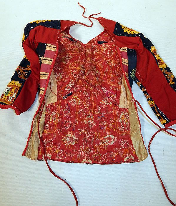 Vintage Antique Indian Gujarati Kutch Work Embroidered Mirror Choli Boho Blouse Top
It is in excellent condition. This is truly a wonderful piece of Indian Pakistani folk culture colorful boho wearable art!