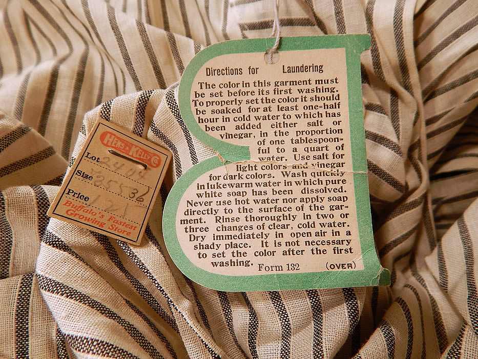 Edwardian Electric Brand Black & White Striped Cotton Workwear House Dress NWT
There is "The Electric Brand Barmon's Of Buffalo House Dresses" label inside and paper tags still attached, including the original price tag of $1.25. 