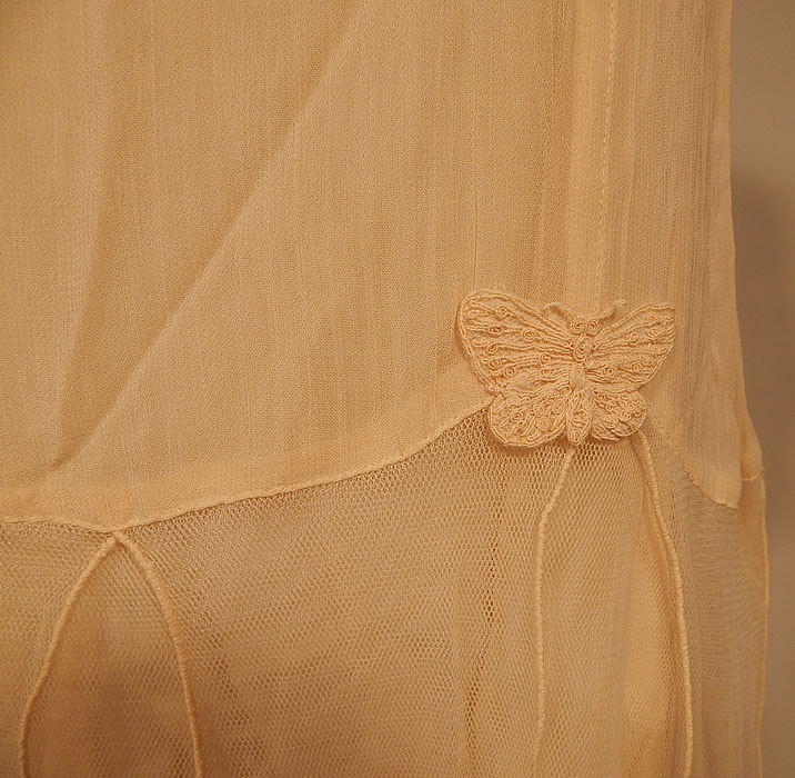 Vintage April Cornell Cream Embroidered Floral Butterfly 1920s Style Wedding Dress
The dress measures 48 inches long, with 36 inch hips, a 36 inch waist and 36 inch bust.