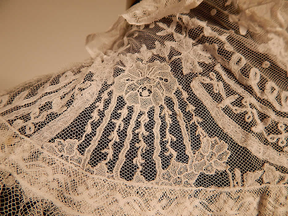 Victorian White Needlepoint Applique Lace Fichu Kerchief Scarf Shawl Collar Cape Pelerine
It is in good as-is condition, with only a few tiny pin holes (see close-up). This is truly a wonderful piece of wearable lace art!
