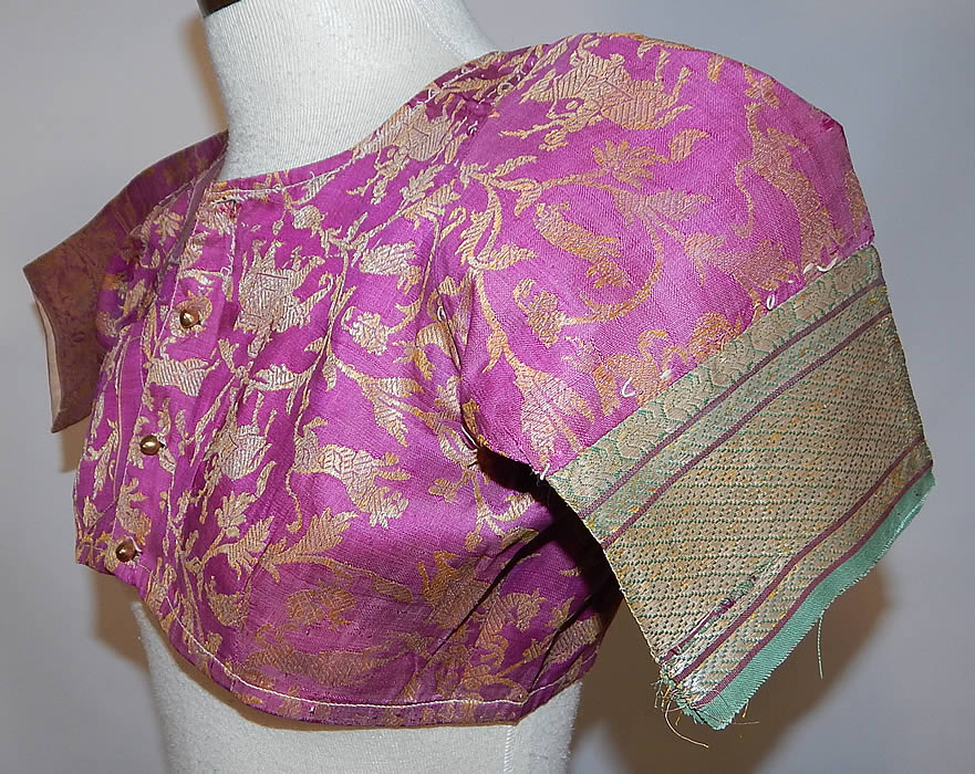 Vintage 19th Century Indian Purple Silk Sari Gold Lamé Lame Choli Crop Top Blouse
This vintage antique Indian purple silk sari gold lamé choli crop top blouse dates from the 19th century. 