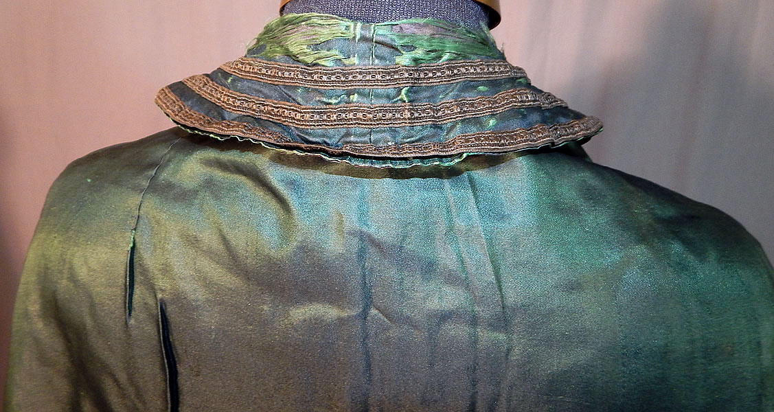Victorian Civil War Era Iridescent Green Silk Batwing Dolman Mantle Cloak Cape
It is in fair as-is condition, with some flaws, imperfections in the fabric on the shoulders and fraying on the back collar (see close-ups). 
