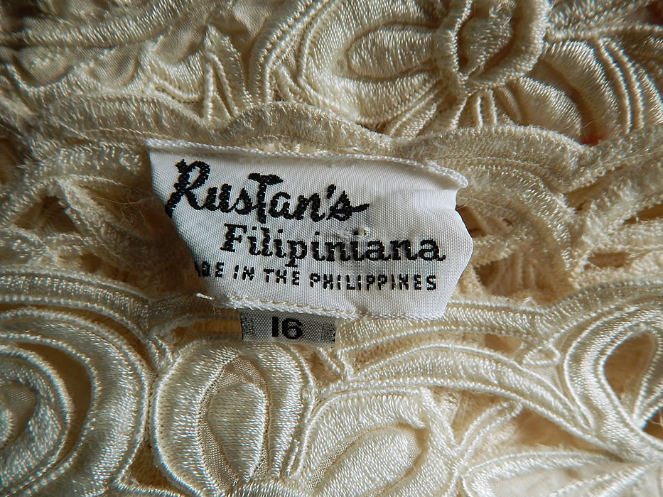Vintage Rustan's Filipiniana Philippines White Silk Lace Cutwork Shawl Collar Cape
There is a "Rustan's Filipiniana Made in the Philippines" label size 16 tag sewn inside. 