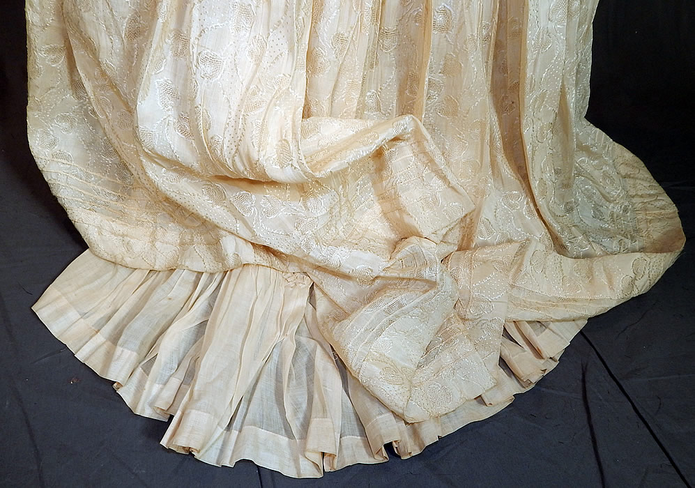 Edwardian Cream Cotton Silk Damask Drawn Cutwork Lace Wedding Skirt Train Back
This is truly a wonderful piece of antique bridal wearable art! 