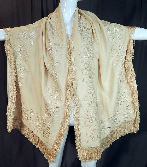 Victorian Cream Wool Embroidered Roses Fringe Bridal Wedding Shawl Scarf Stole Wrap
This antique Victorian era cream wool embroidered roses fringe bridal wedding shawl scarf stole wrap dates from 1890.
