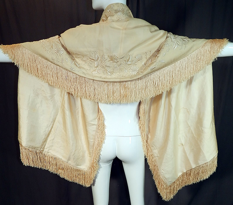 Victorian Cream Wool Embroidered Roses Fringe Bridal Wedding Shawl Scarf Stole Wrap
This beautiful bridal wedding shawl scarf stole wrap cape has a long rectangle shape, with cream silk fringe trim edging and is fully lined backed in silk. 