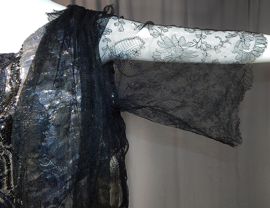 Vintage Art Deco Silver Lamé Lame Black Chantilly Lace Sequin Beaded Gown
It is made of a silver lamé silk damask floral weave pattern brocade fabric lining, with a sheer fine black Chantilly lace fabric overlay attached overdress.