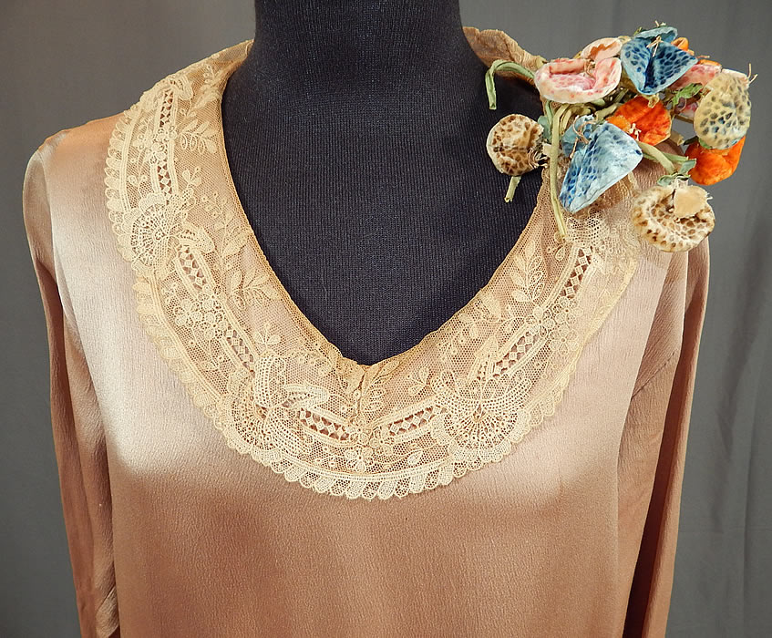Vintage Ecru Beige Silk Lace Collar Spotted Velvet Flower Trim Drop Waist Dress
This pretty party dress has a loose fitting drop waist style, long sleeves, a layered tiered ruffle skirt and is unlined. 