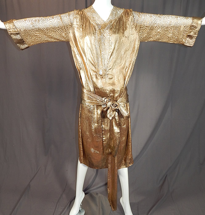 Vintage Art Deco Gold Lam&eacute; Lame Lace Belted Sash Scarf Shift Kaftan Flapper Dress
This amazing Art Deco vintage gold lam&eacute; lace belted sash scarf shift kaftan flapper dress dates from the 1920s.