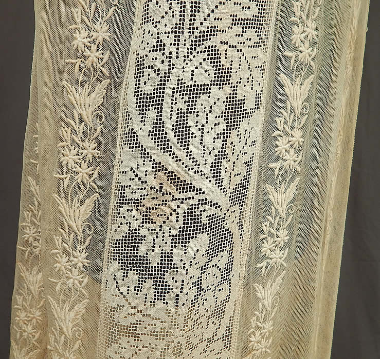 Vintage Embroidered Cream Net Filet Lace Drop Waist Chemise Shift Dress
It is in good condition, but has not been cleaned, with only a small age spot stain on the side skirt and a small hole on the bottom skirt. This is truly an exquisite piece of wearable lace art!