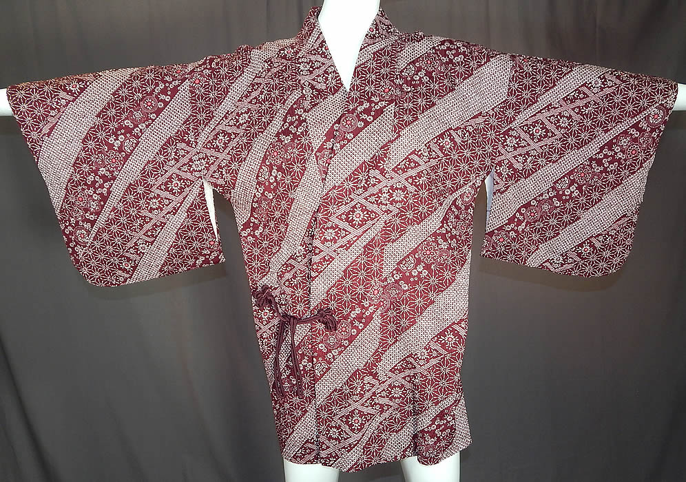 Vintage Japanese Silk Shibori Tie Dye Red Floral Haori Kimono Robe Jacket
This vintage Japanese silk shibori tie dye red floral haori kimono robe jacket dates from the Showa Period 1960s. 