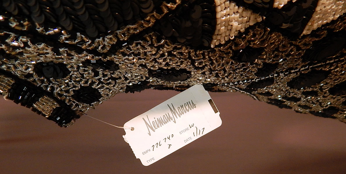 Vintage Naeem Khan Riazee Art Deco Flapper Style Beaded Blouse Sleeveless Top NWT
The top measures 24 inches long, with a 34 inch waist and 38 inch bust. 
