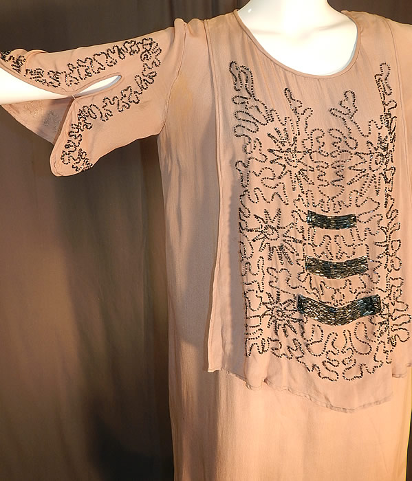 Vintage Art Deco Fleshy Pink Ecru Silk Steel Cut Beaded Tabard Top Flapper Dress
The dress measures 46 inches long, with 42 inch hips, a 42 inch waist and 42 inch bust. 
