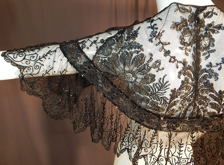 Victorian Black Chantilly Lace Jet Beaded Shawl Collar Fichu Pelerine Cape
This antique Victorian era black Chantilly lace jet beaded shawl collar fichu pelerine cape dates from 1900.