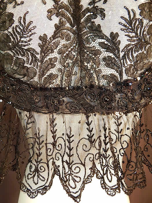 Victorian Black Chantilly Lace Jet Beaded Shawl Collar Fichu Pelerine Cape
It is made of a sheer fine black Chantilly lace with a floral leaf design outlined in black threads, with detailed shading effects. 