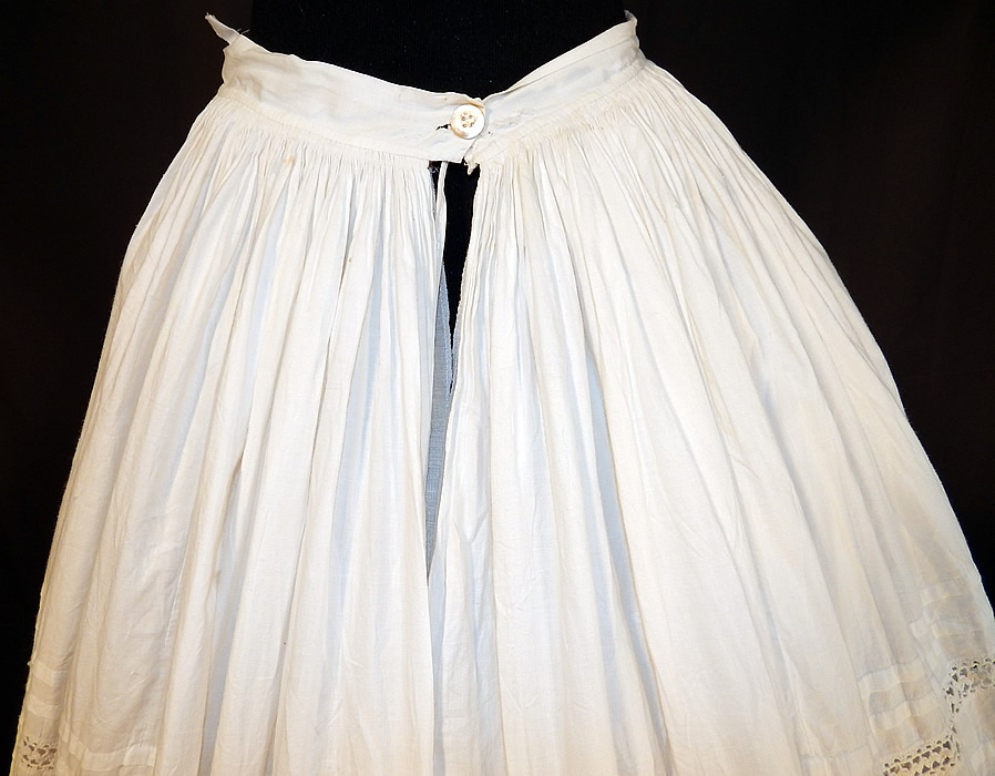 Victorian White Cotton Crochet Drawnwork Pleated Petticoat Full Hoop Skirt
This is truly a wonderful piece of antique Victoriana wearable art! 